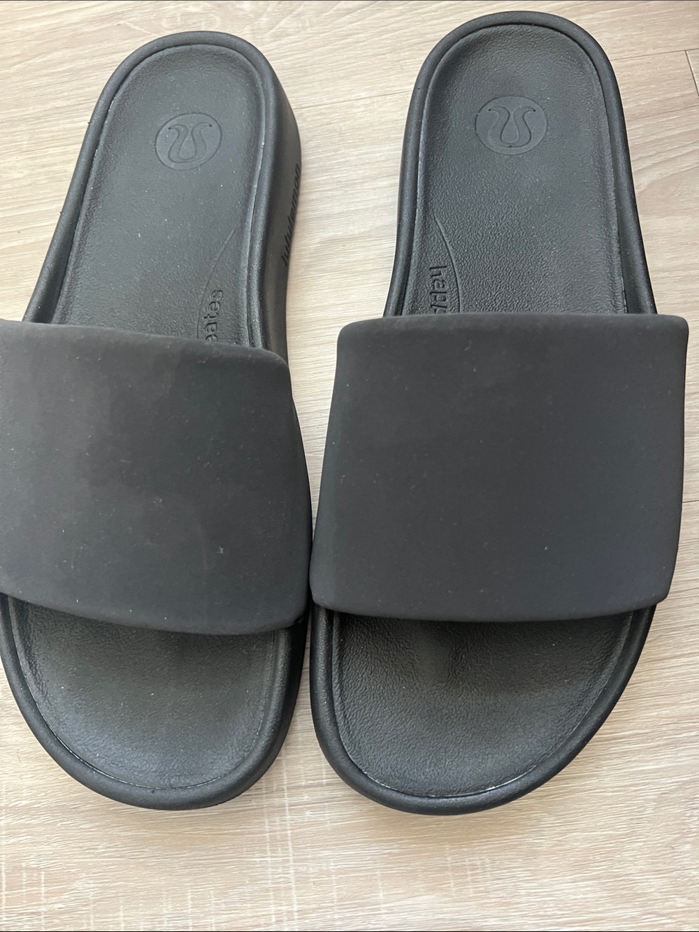 LULULEMON RESTFEEL WOMEN’s
SLIDE BLACK SIZE 9 Sandals Slip-On - Picture 3 of 8